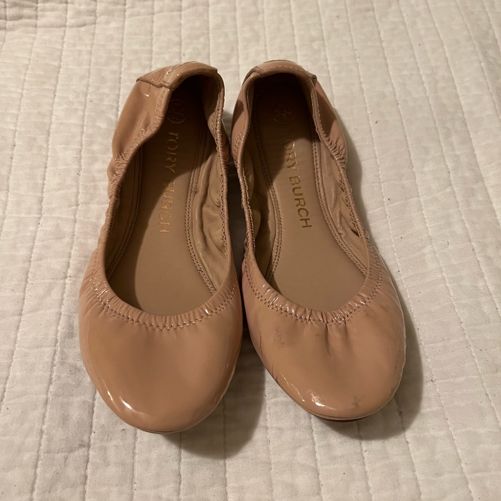 Tory Burch nude patent leather ballet flats.